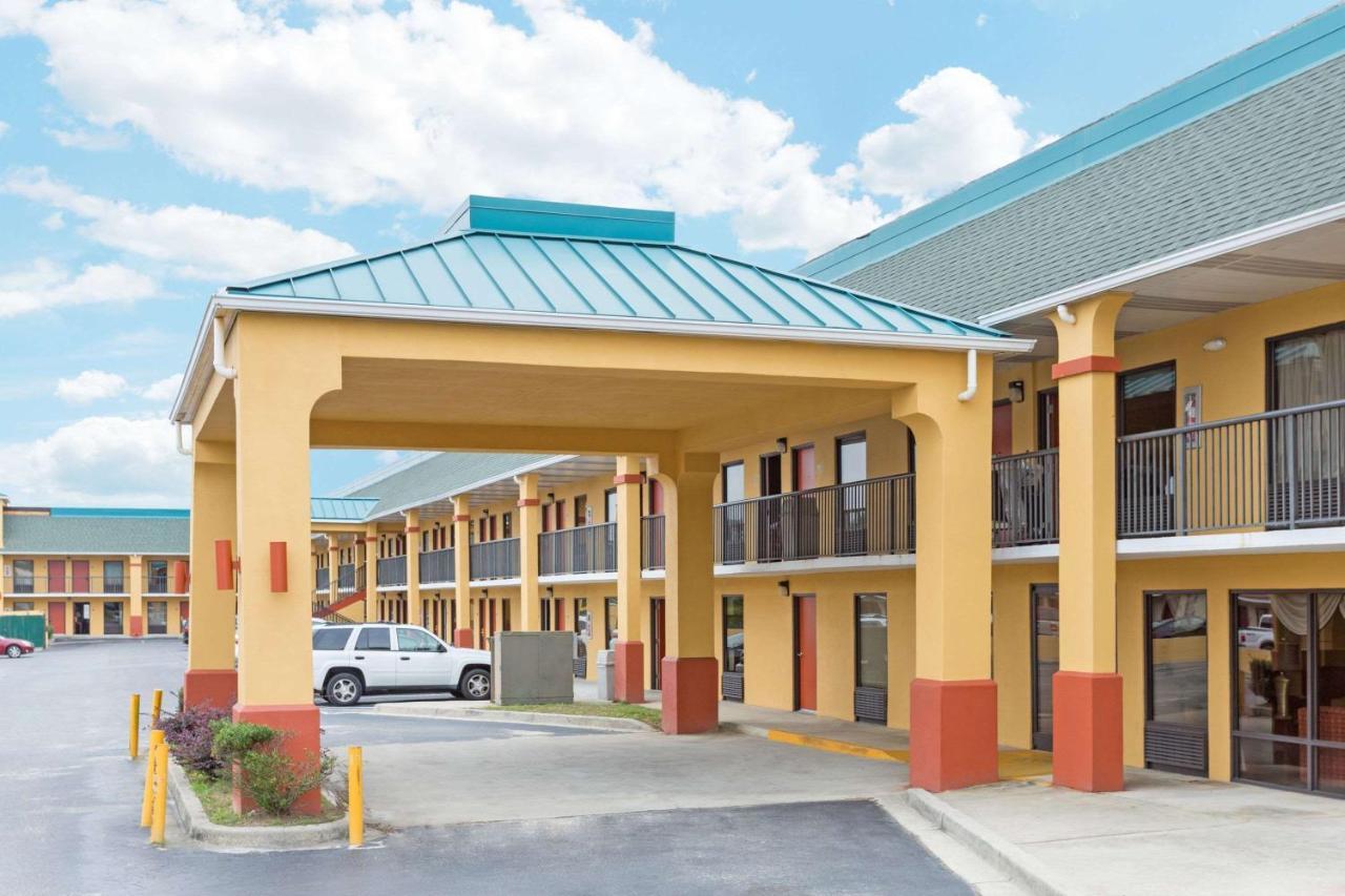 Super 8 By Wyndham Orangeburg Near I-26 Hotel Buitenkant foto